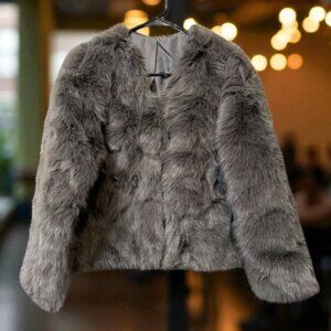Women’s Gray Faux Fur Jacket – Soft Plush Elegant Coat